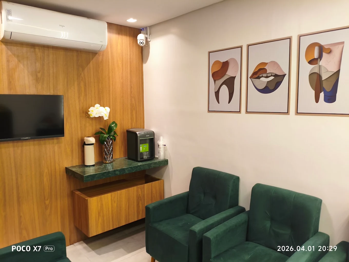 Recepção elegante da ADEQUA Clínica Odontológica